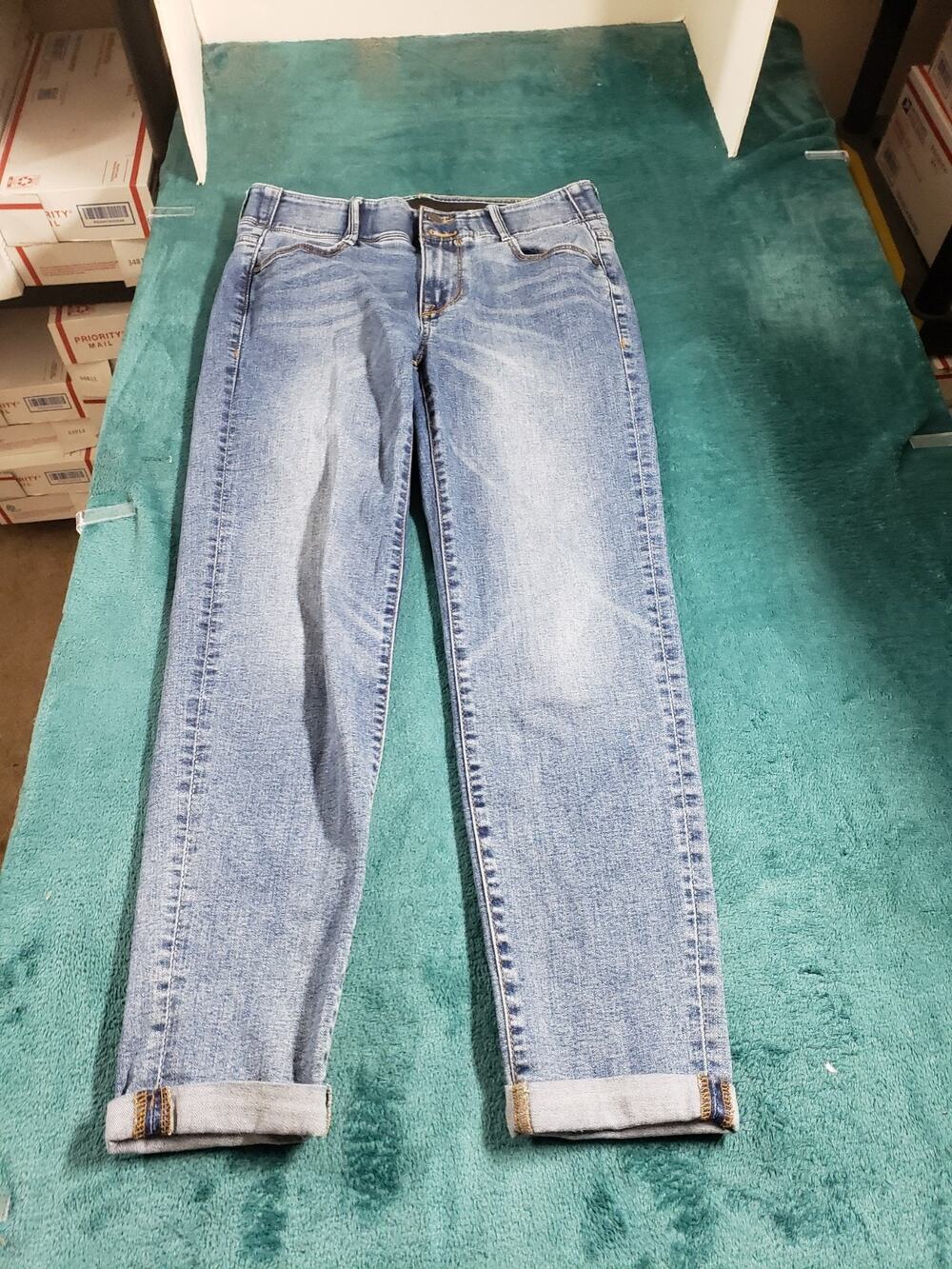 Apt 9 Jeans Size 6 Women Blue Pants Stretch Elastic Waist Mid Rise Cuffed Capri